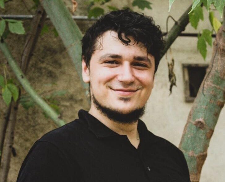 Meme-uri românești pe acompaniament de pian