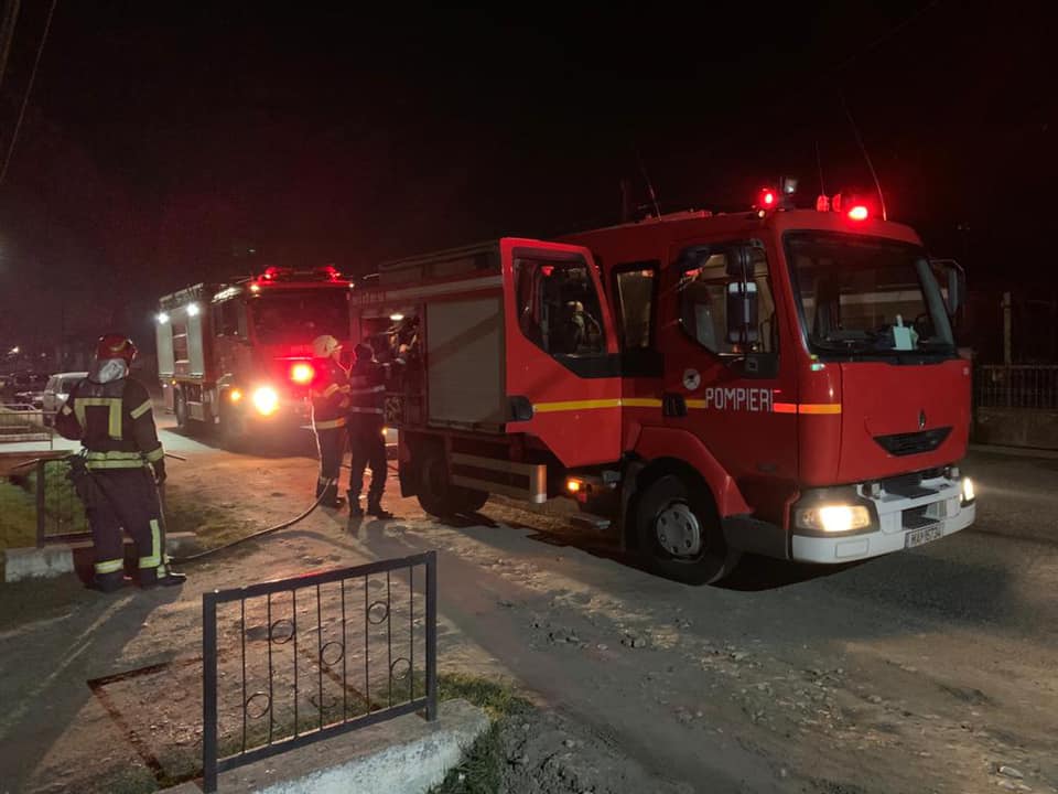 Incendiu la hornul unei case din Ambud