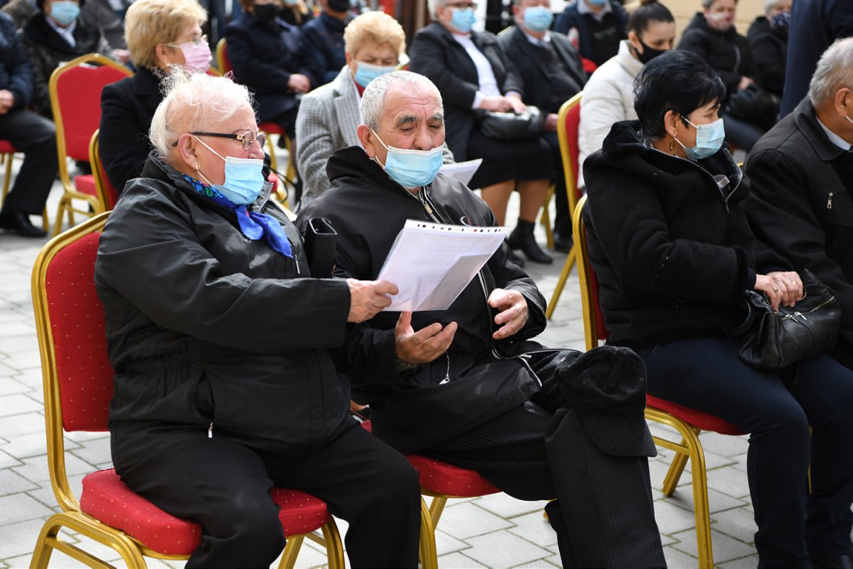 Premii pentru cuplurile ajunse la nunta de aur