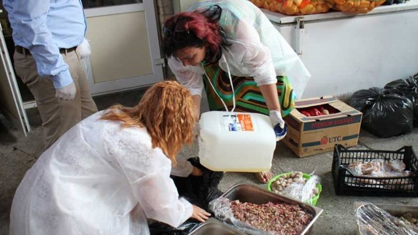 ATENTAT LA SĂNĂTATEA OAMENILOR. Două magazine ”ARSE” DE DSV