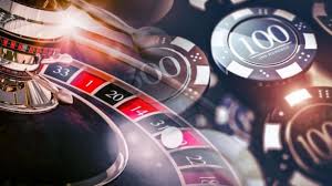 Persoane cu venituri din premii și jocuri de noroc obligate să plătească impozite