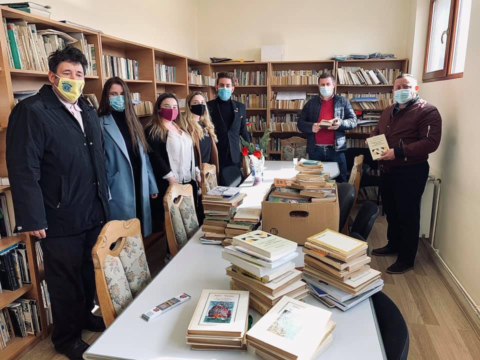 Hrana și cărți, la Socond