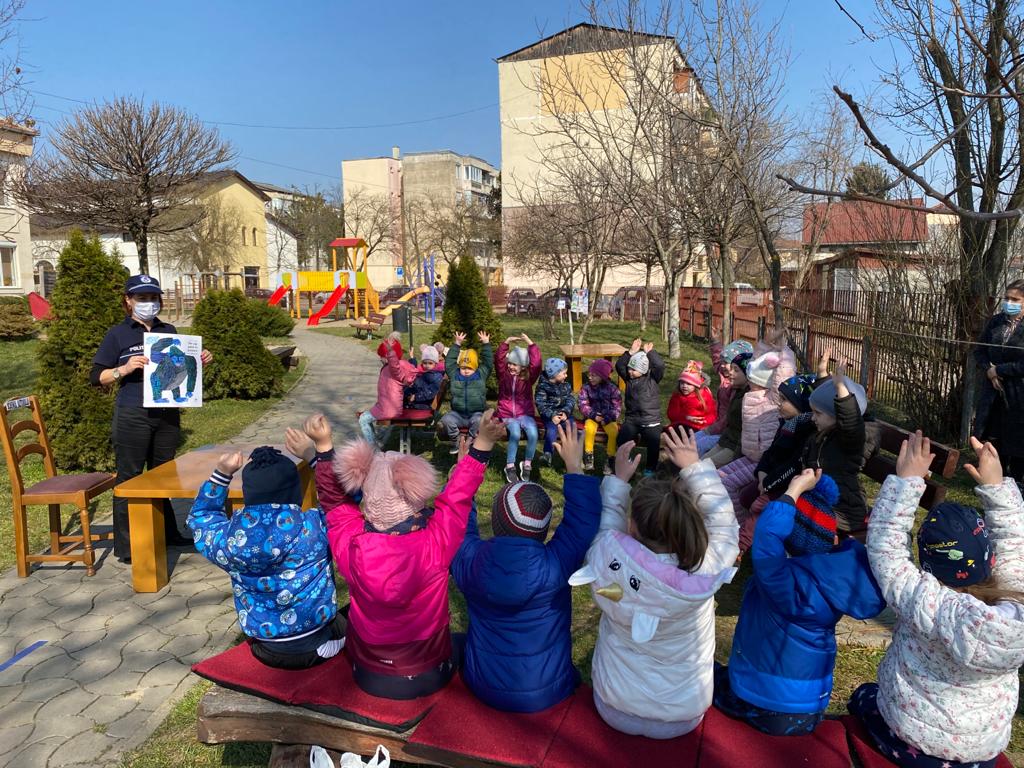 Programul ,,Citește-mi 100 de povești!” desfășurat la Satu Mare