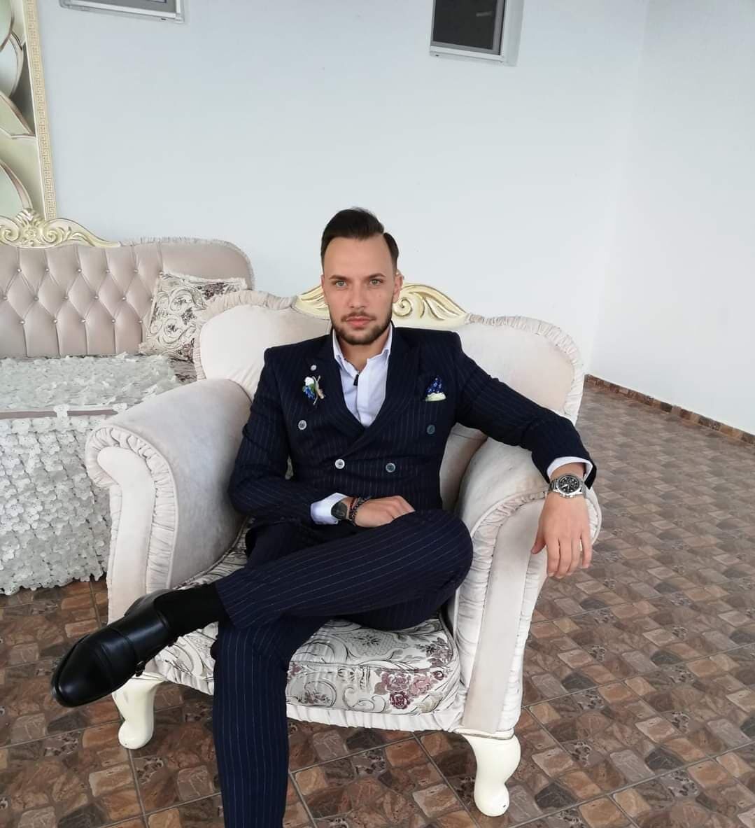 Artist transformat de pandemia de coronavirus în agent imobiliar