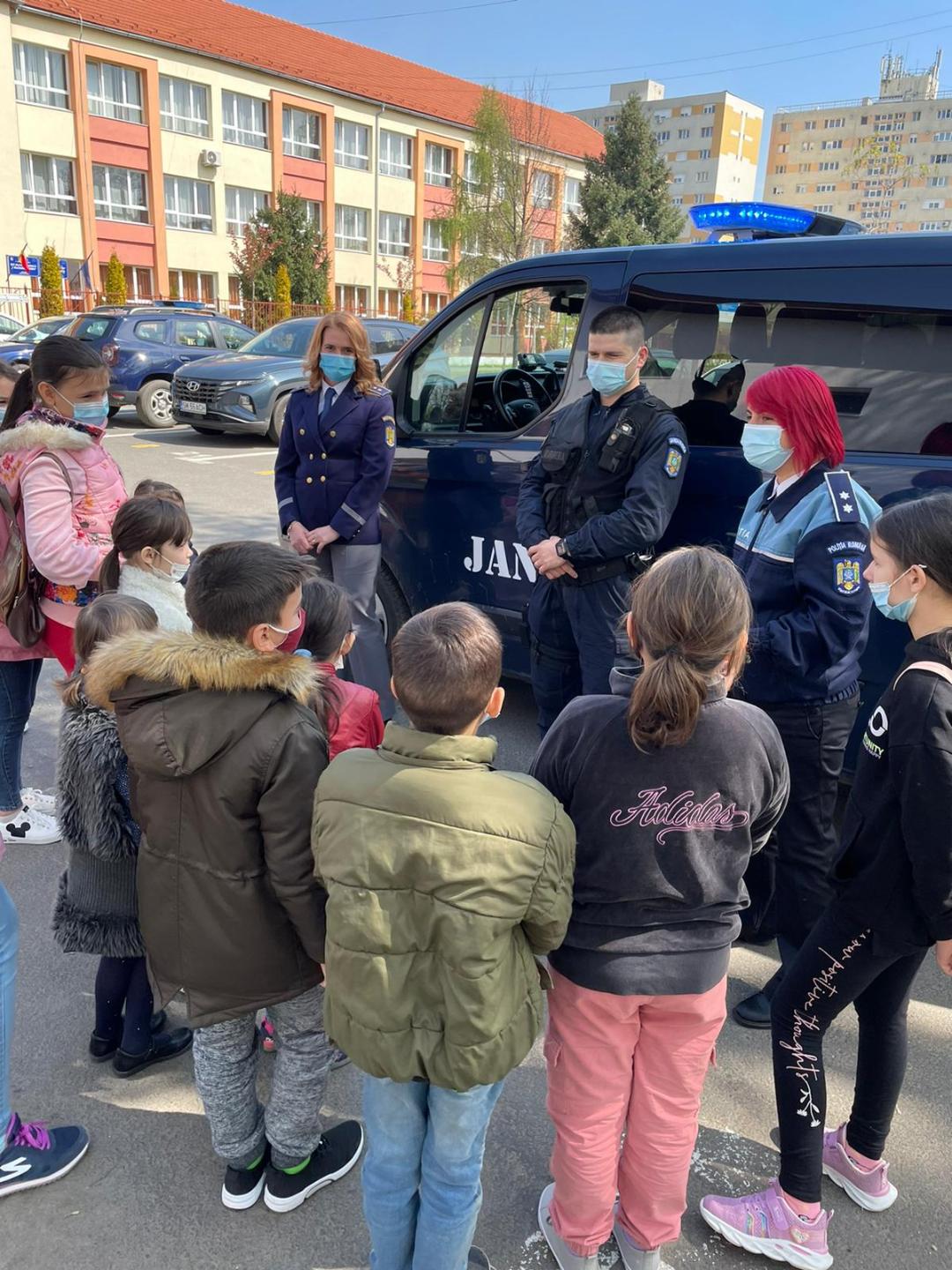 „Gesturi simple îndeplinesc vise mari”