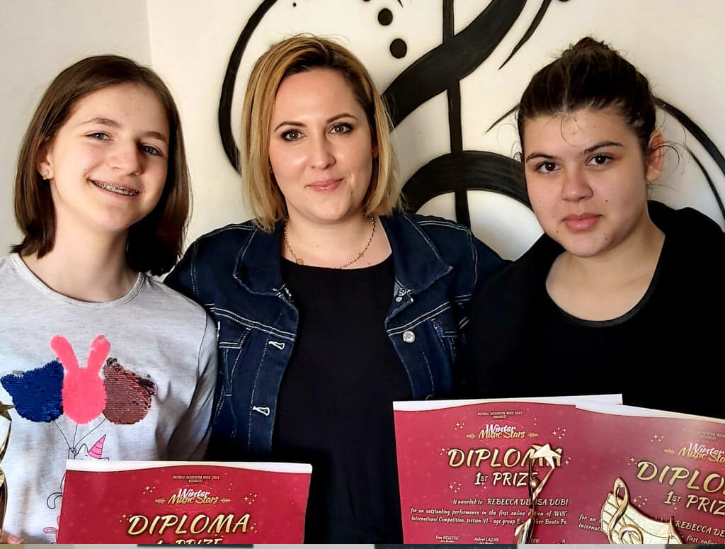 Maia si Rebecca, vocile victoriei!