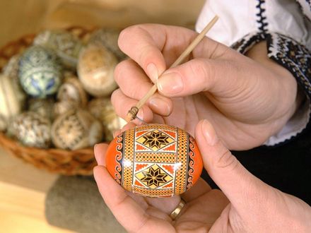 TRADIȚII. Încondeierea ouălor reprezintă un simbol al purificării