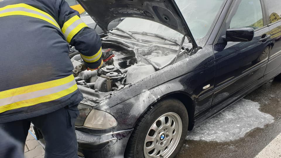 Incendiu izbucnit în parcarea mall-ului