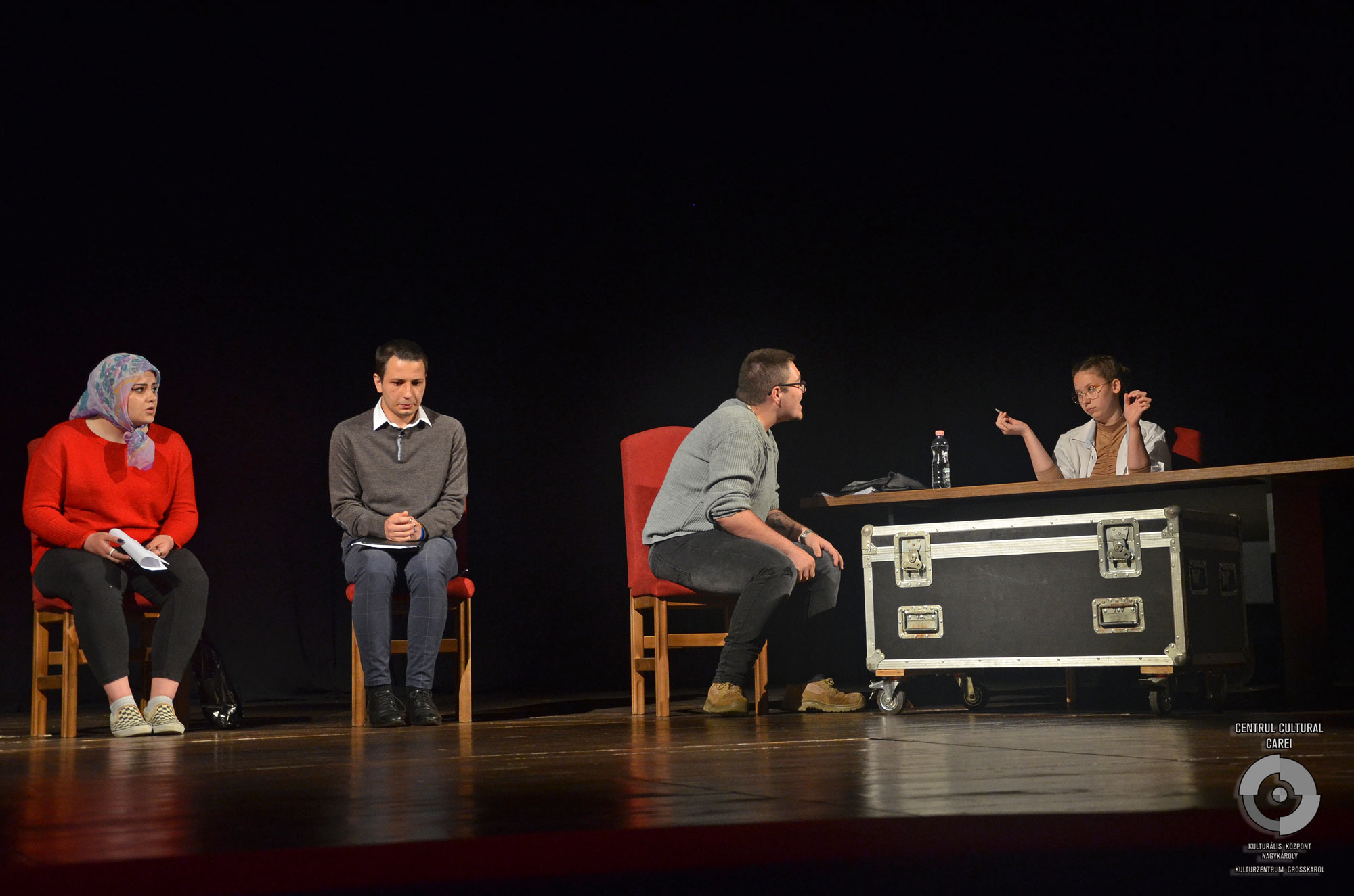 GALERIE FOTO. Spectacolul „Clinica sinucigașilor”, prezentat de trupa ARTTIS din Satu Mare a transmis multă emoție careienilor