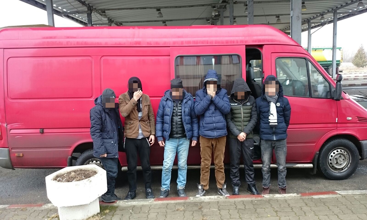 Şase afgani opriţi din drumul ilegal către Spațiul Schengen