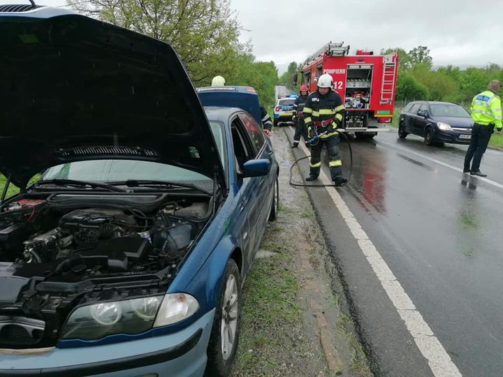 Incendiu la un autoturism în localitatea Negrești-Oaș
