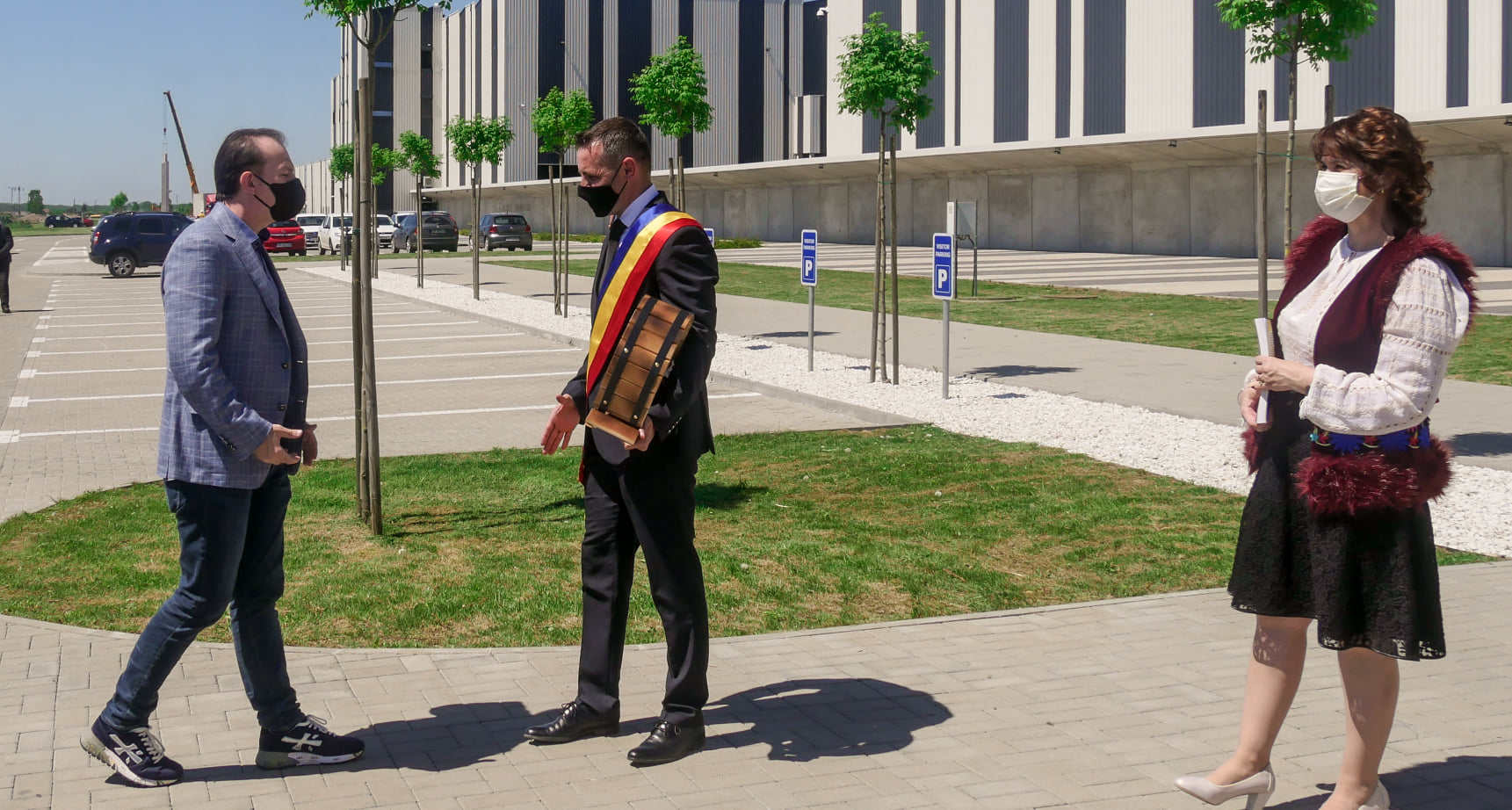 Premierul Florin Cîțu a vizitat fabrica Alu Menziken din Medieșu Aurit