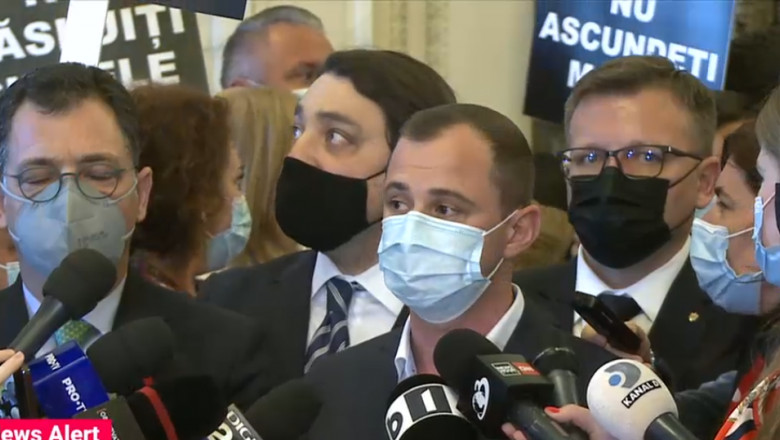 PSD a organizat un protest spontan în Parlament și cere înființarea comisiei parlamentare de anchetă pentru decesele de Covid-19