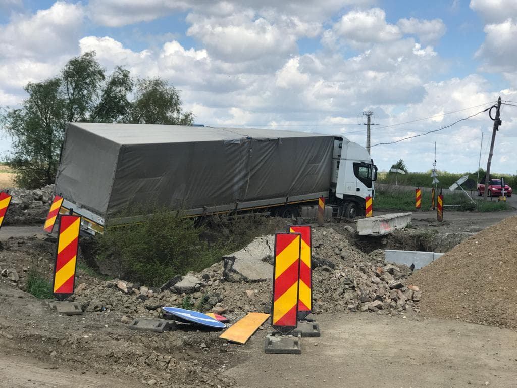 FOTOGALERIE. AUTOSTRADA CODRULUI, BLOCATĂ! Care este CAUZA