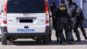 Cetățean francez, cercetat pentru trafic de migranți în stare de arest preventiv