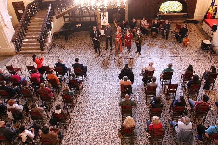 Sătmarul găzduiește două expoziții surprinzătoare