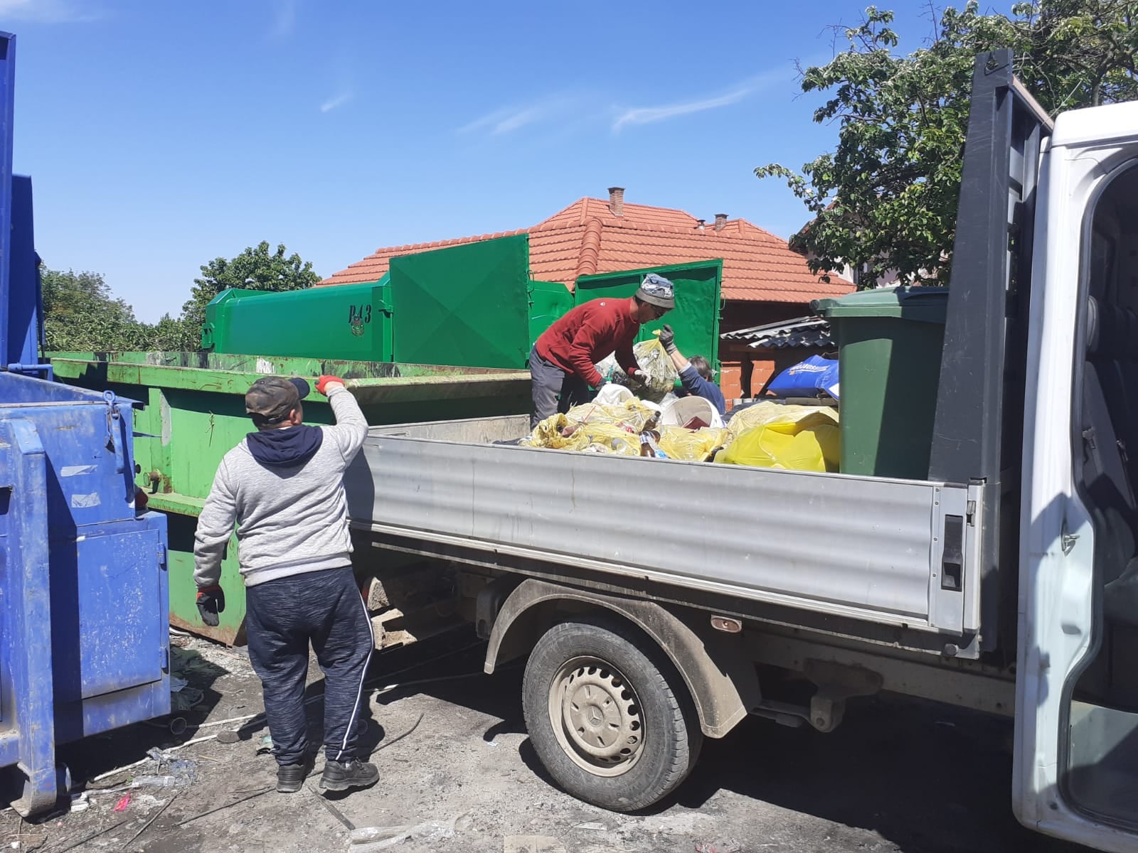 Activitate de ecologizare în multe zone și locații din județ