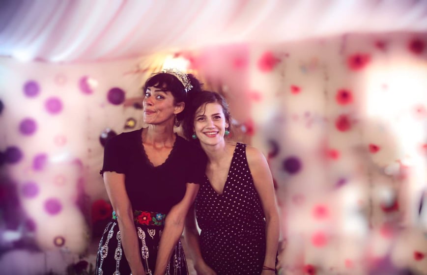 Două surori își pun împreună măiestria și vor să dea mai departe ce au învățat