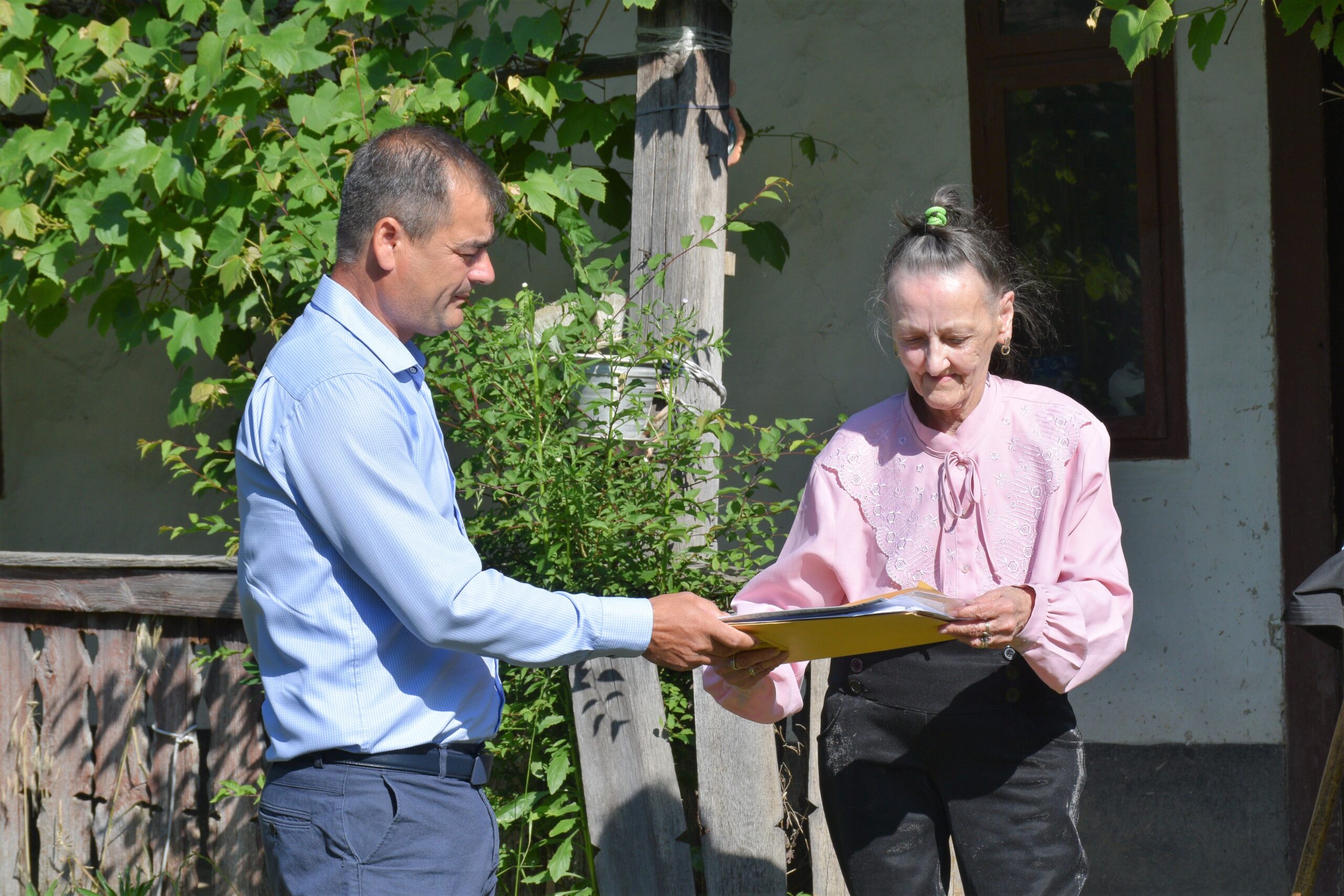 După 11 ani la adăpostul de noapte, o sătmăreancă se mută la casa ei