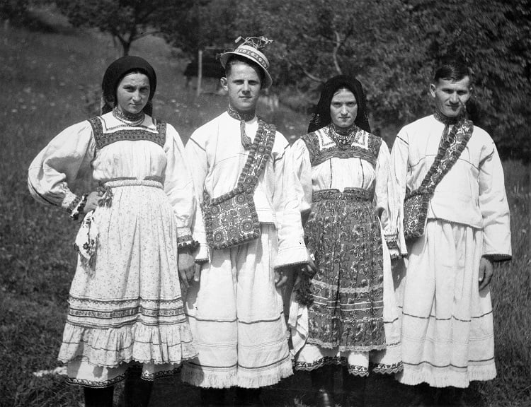 Muzeul Județean Satu Mare are o colecție rară și valoroasă de fotografii ce înfățișează ia românească