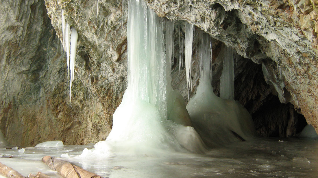 Cea mai frumoasă țară, România! Peştera Gheţarul Focul Viu, minunăţia din Munţii Apuseni