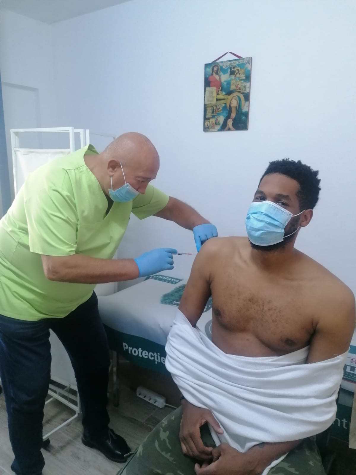 Inedit. Porter Troupe vaccinat de dr. Coica!