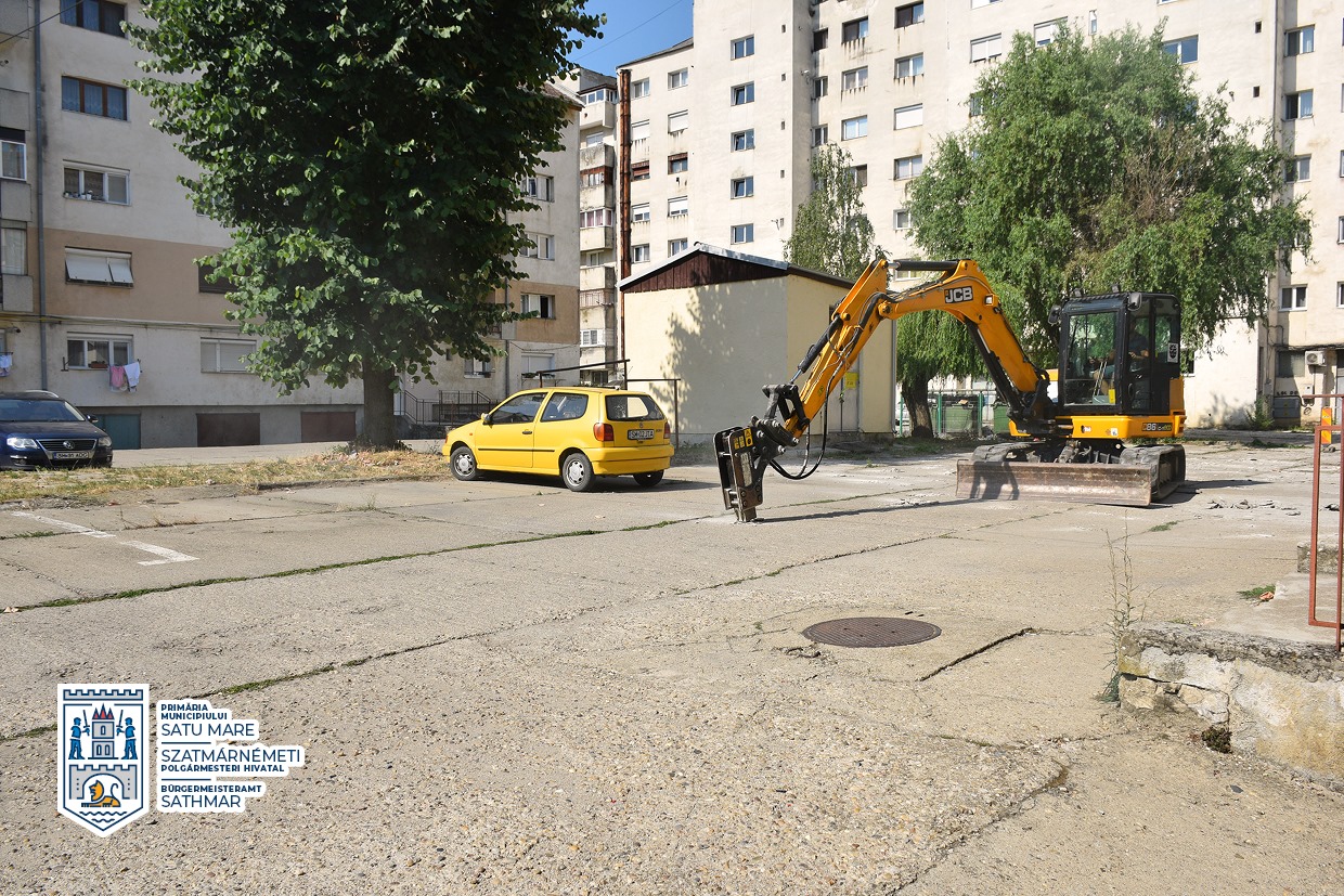 Se modernizează parcările