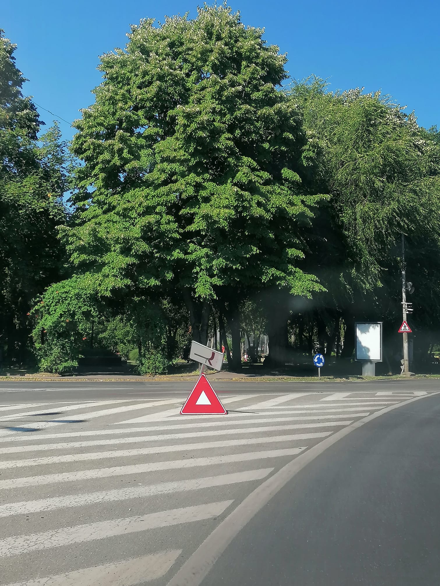 Drifturi la miezul nopții! Accident rutier în Centrul municipiului Satu Mare soldat cu pagube