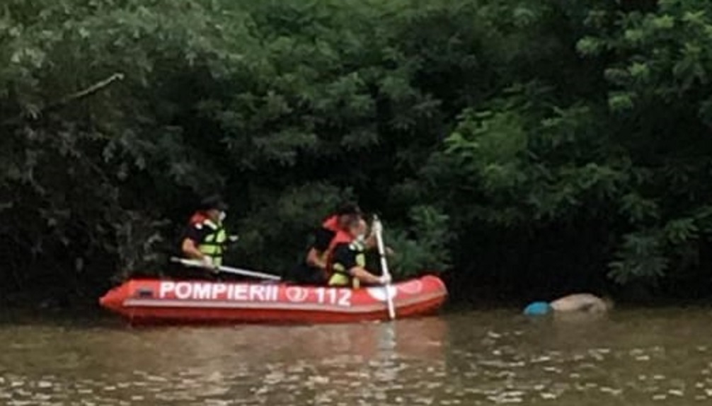 FOTOGALERIE. Descoperire MACABRĂ pe Someș. CADAVRU plutea pe apă