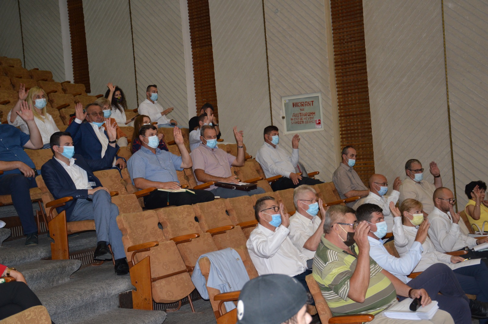 Consiliul Județean ÎMPARTE BANI. Cât a PRIMIT  fiecare