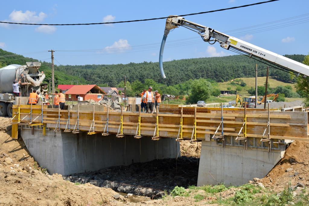 Se lucrează intens pentru finalizarea modernizării drumului județean