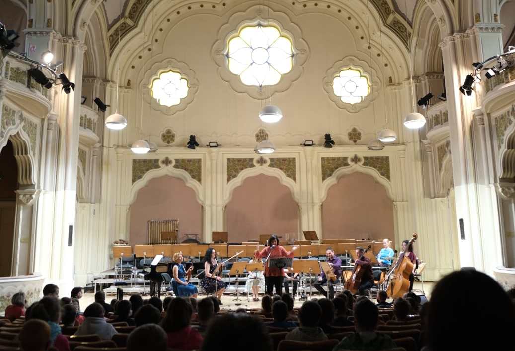 În „antract” Filarmonica Dinu Lipatti se ocupă de educația muzicală a copililor noștri