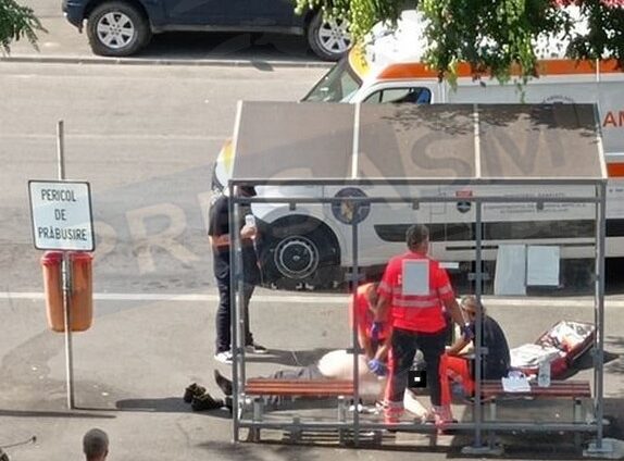Bărbat mort în stația de autobuz