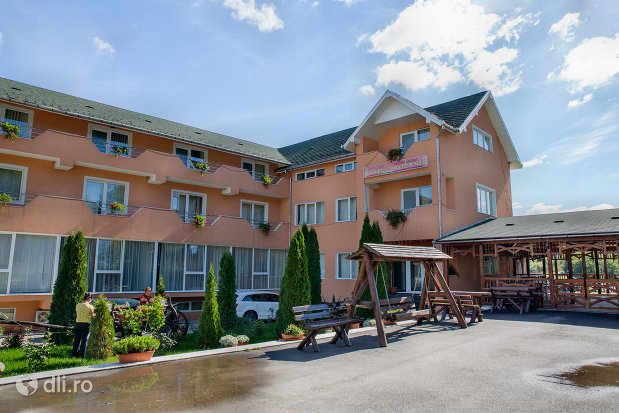 Lacul coroană dintre Oaș și restul lumii - Mujdeni.