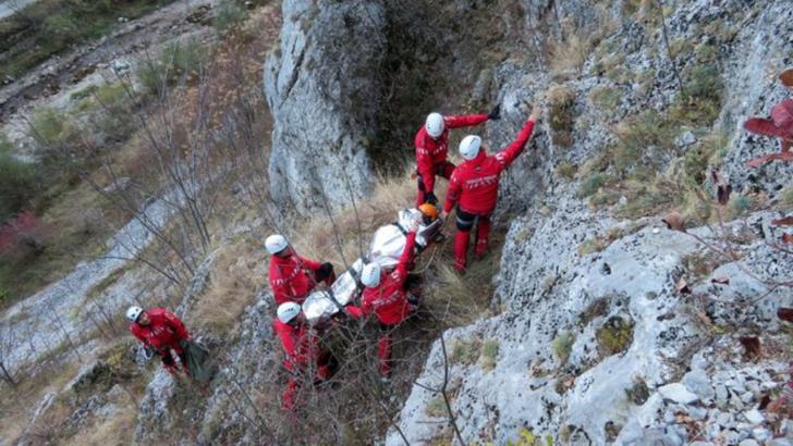 Sătmăreancă, salvată de salvamontişti după ce a alunecat în Cheile Galbenei, Bihor