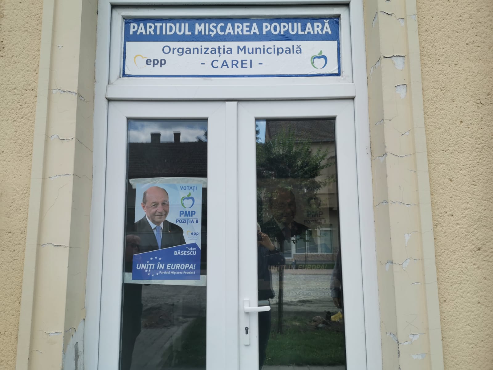 Sediul Partidului Mișcarea Populară, vandalizat!!