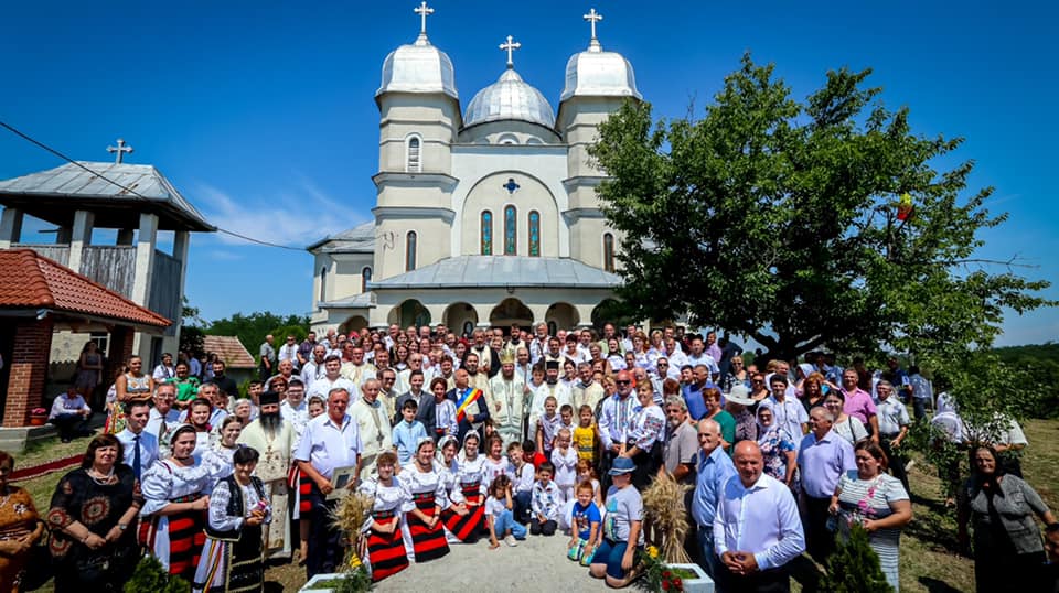 PS. Timotei Sătmăreanul a sfințit biserica din Scărișoara Nouă