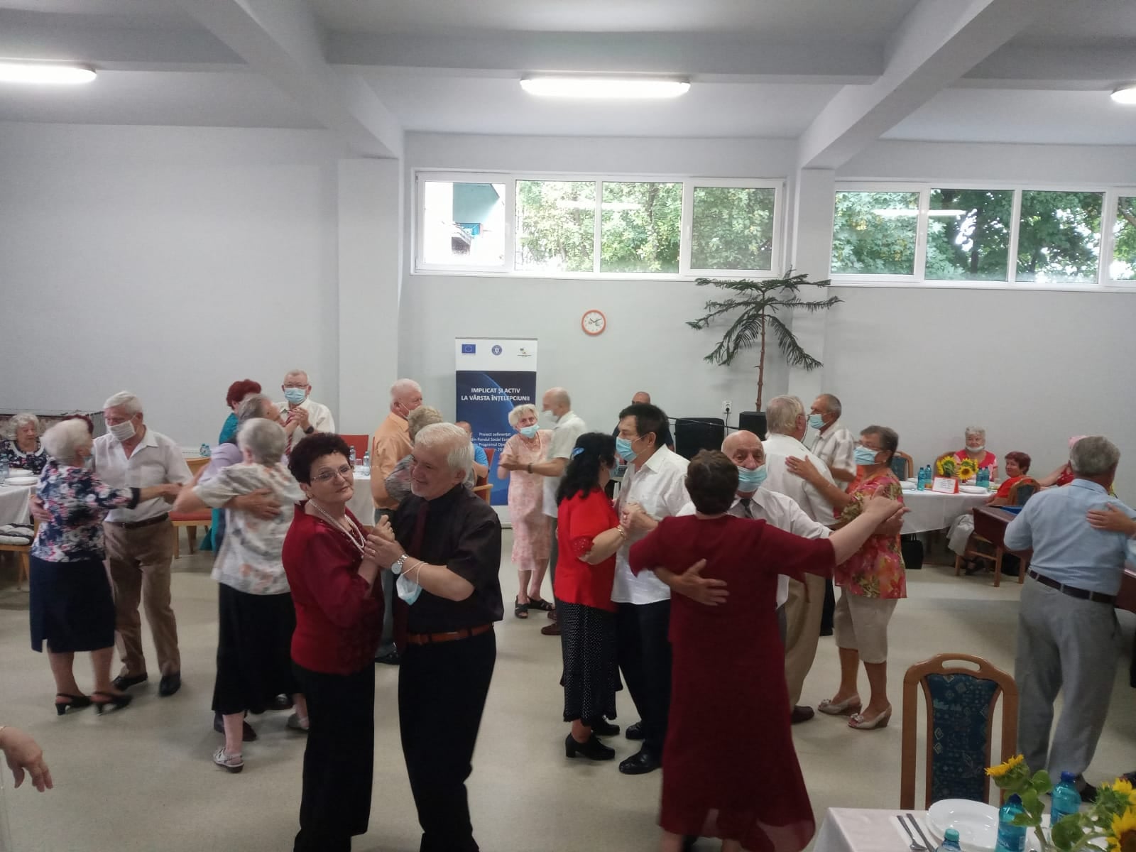 Bal pentru vârstnicii beneficiari ai serviciilor Centrului de zi