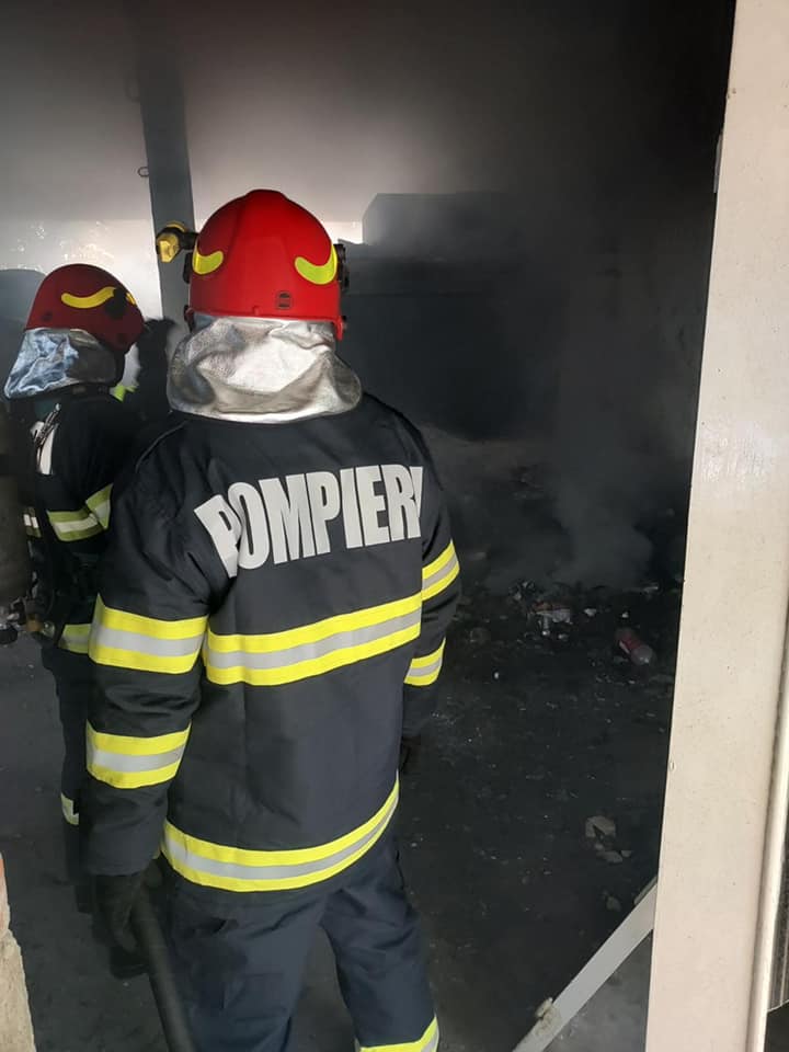 Incendiu într-o fostă centrală termică