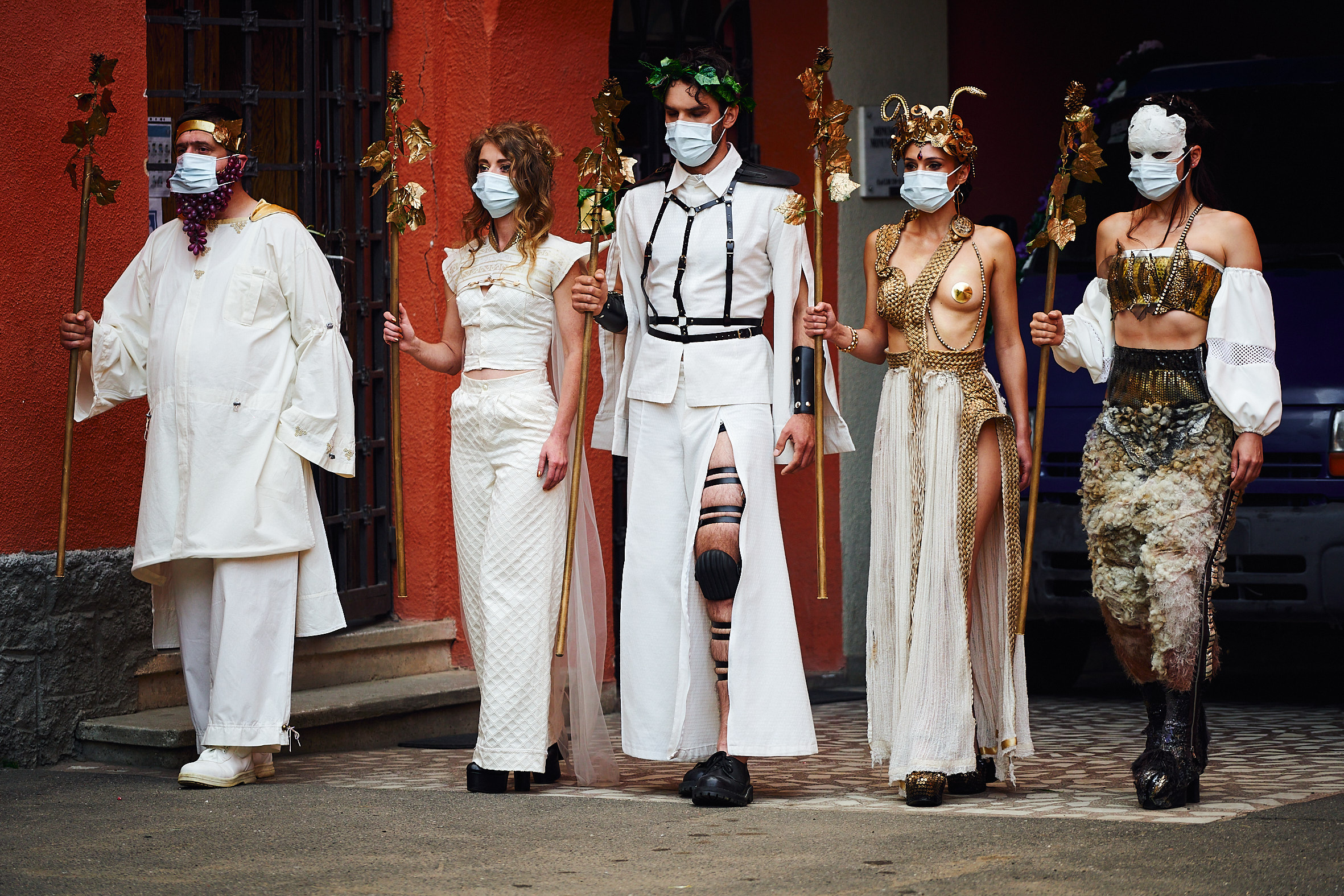 Revine spectacolul "Bacantele", în curtea Muzeului de Artă