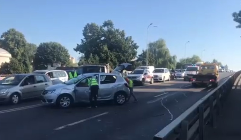 VIDEO. ACCIDENT GRAV pe Podul Decebal. Persoane încarcerate