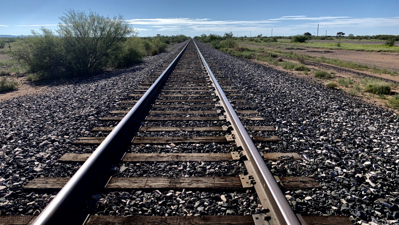 CFR reduce viteza trenurilor cu până la 30 de km/h din cauza temperaturilor mari la nivelul șinelor
