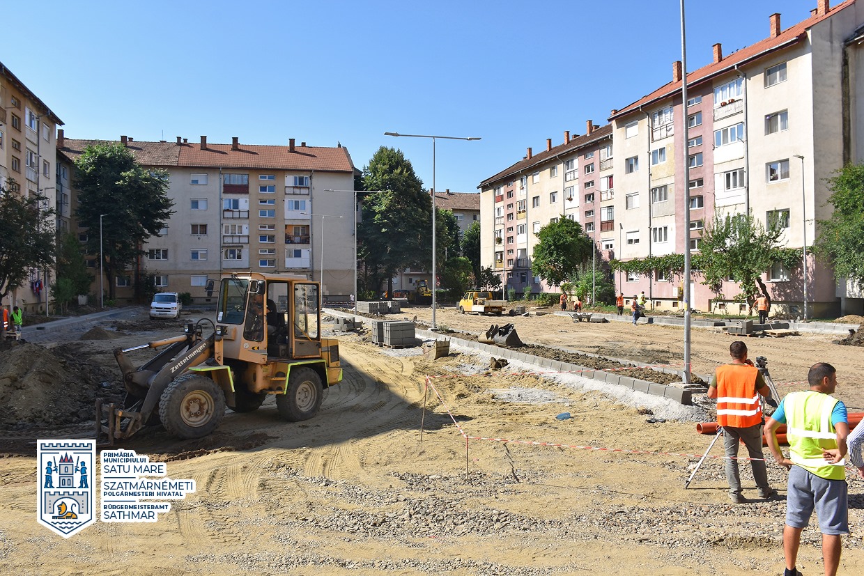 Se lucrează intens la amenajarea de noi locuri de parcare în cartierele Carpați II și Soarelui!