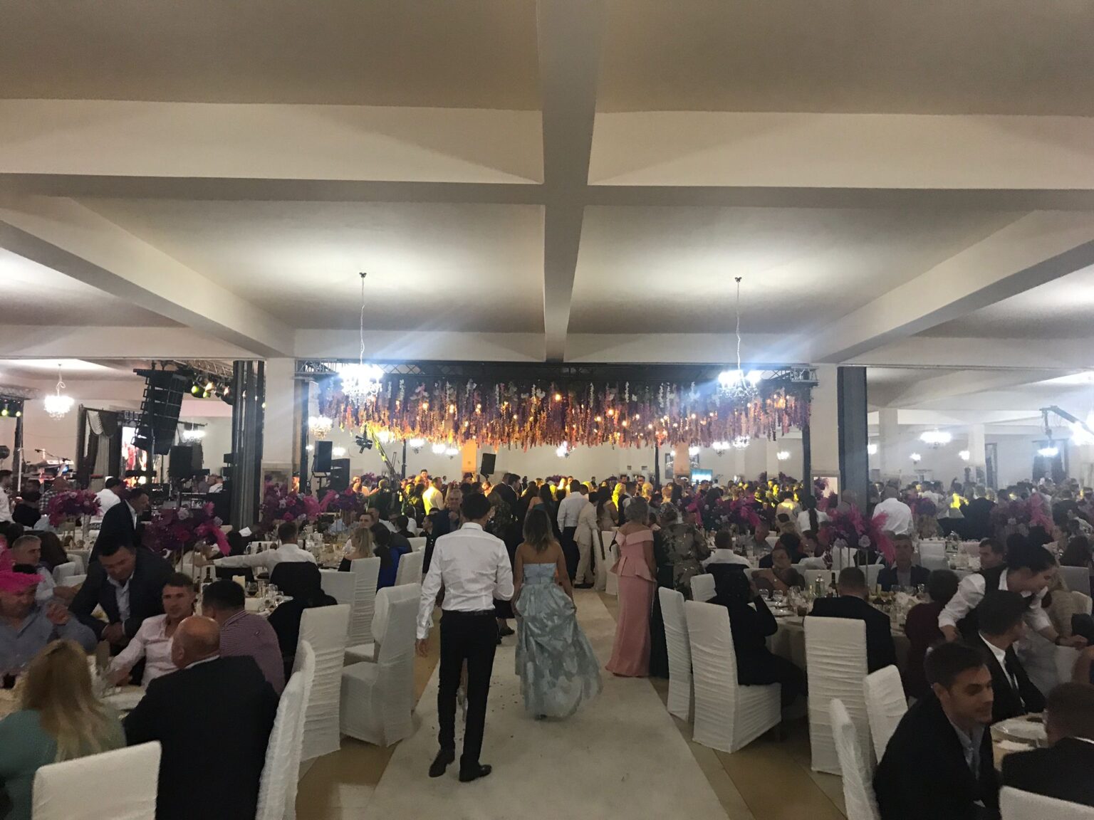 Nuntă cu record de invitați în Târșolț, Țara Oașului! 1700 de invitați!!Prânzul miresei anulat