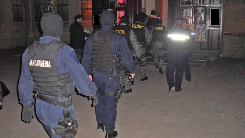 Razii cu mascați în Țara Oașului.  Tinerii oșeni consumă droguri