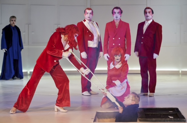 Ce spectacole ne prezintă trupa Harag György a Teatrului de Nord Satu Mare