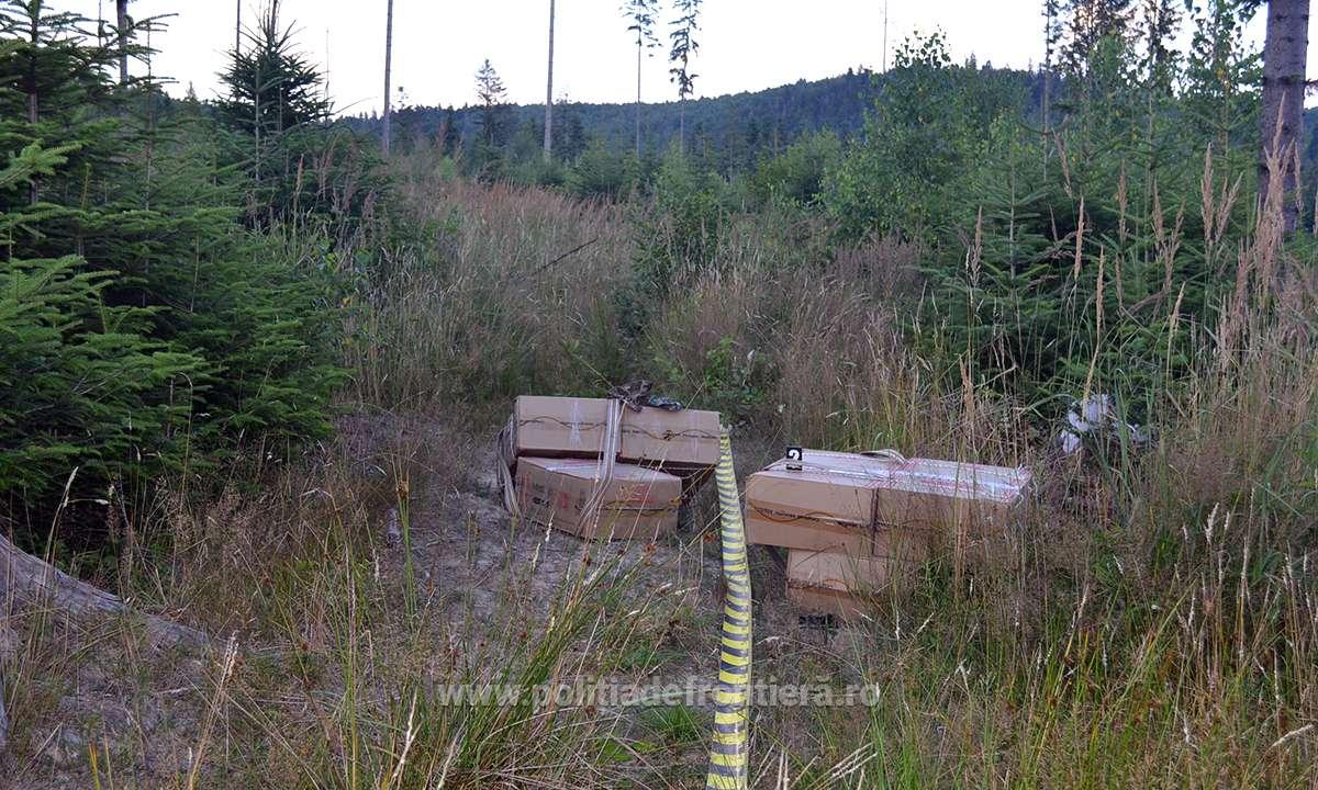 Peste 4000 de tigări ascunse după bancheta unui microbuz! Au fost descoperite cu ajutorul unui câine polițist