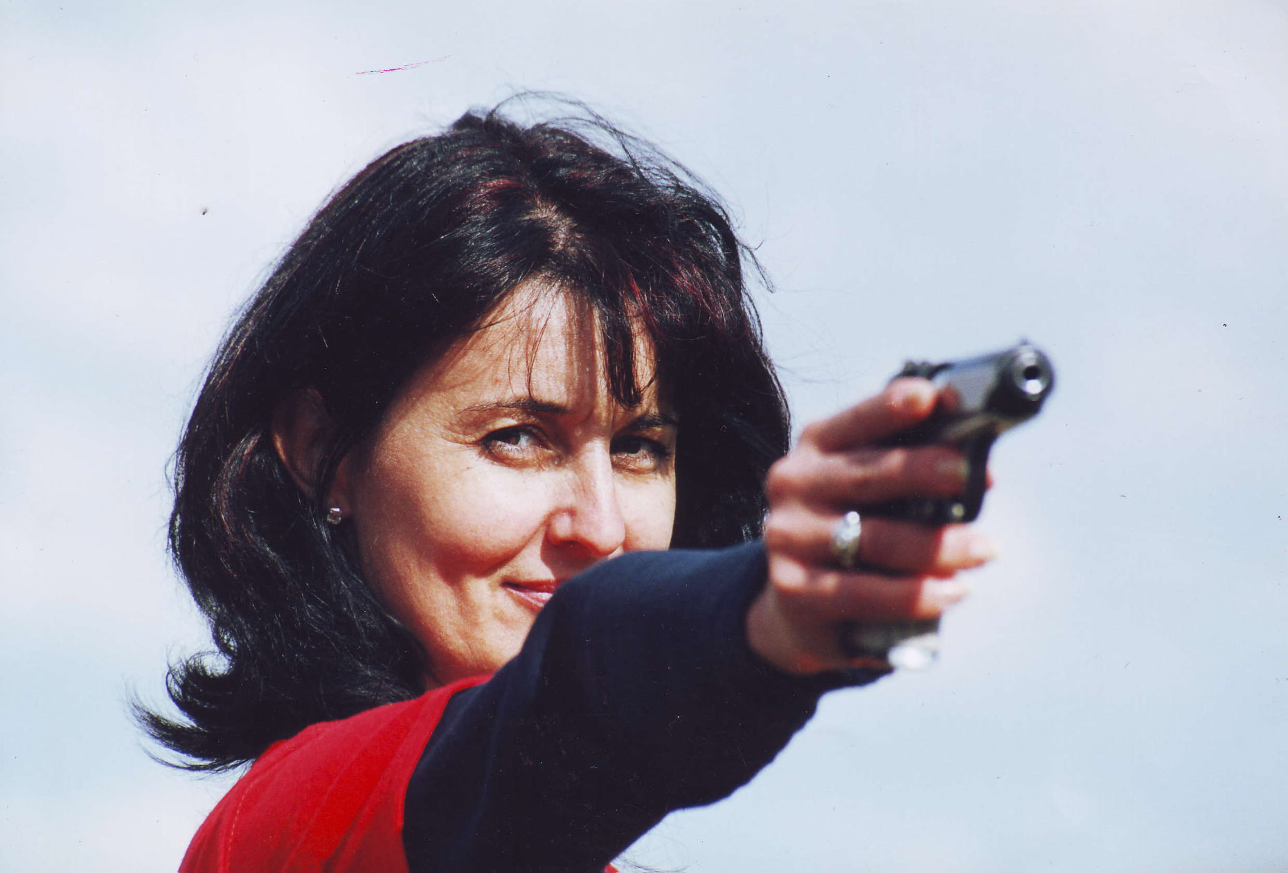 Sătmăreanca cunoscută ca fiind cea mai bună pistolară din România este acum militar în rezervă