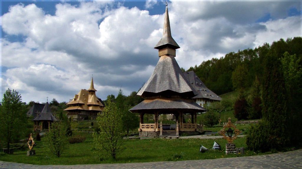 Mănăstirea Bârsana – colţul de rai din nordul Maramureşului