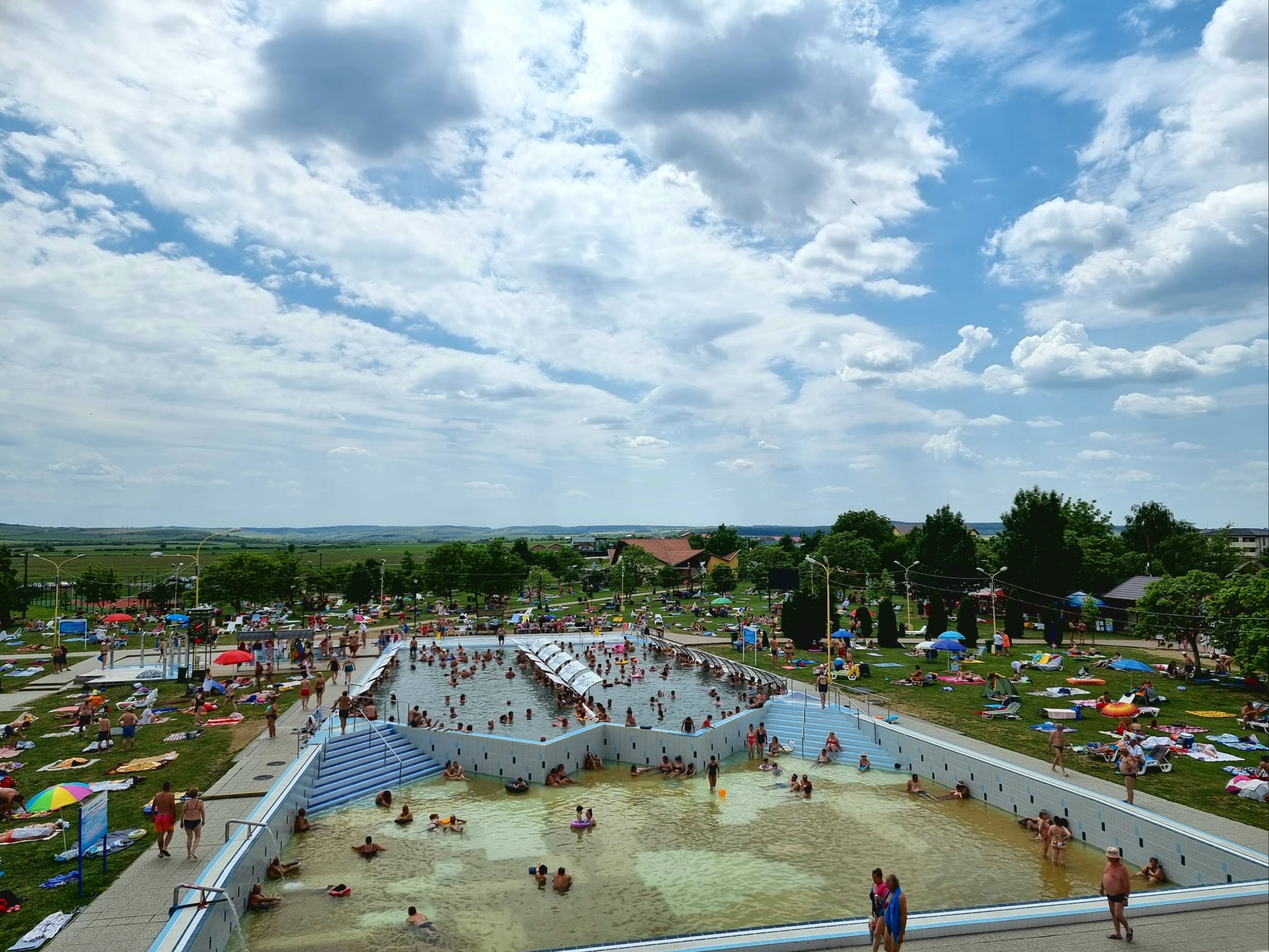 FOTO. Turiştii sunt aşteptati în continuare la Ştrandul din Tăşnad